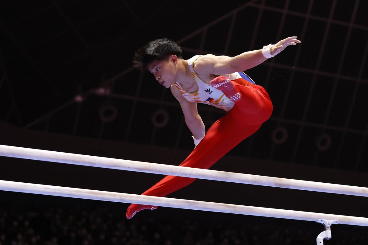 News5PH's tweet photo. WORLD CHAMPION 🇵🇭

Men's Vault - 🥇
Men's Parallel Bars - 🥈

Mga kuha ni Pinoy gymnast Carlos Edriel Yulo sa kaniyang kampanya sa 2021 World Artistic Gymnastics Championships sa Kitakyushu, Japan.

📷: @Reuters https://t.co/2IKaMutLkh