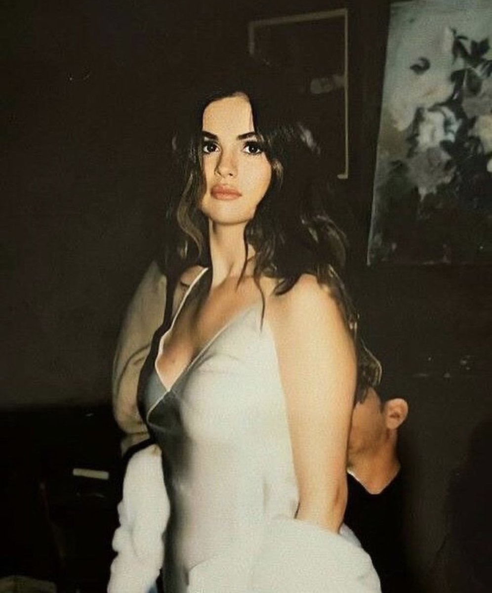 GomezSource tweet picture