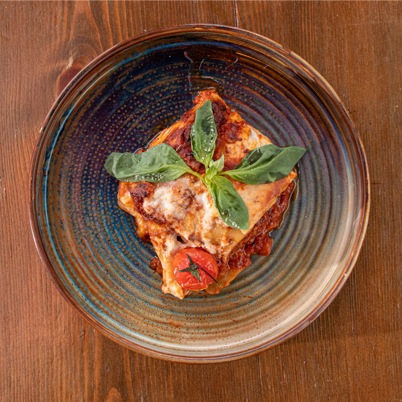 DaMimmoDublin's tweet photo. 🥫 Fun Fact: The earliest lasagna recipes known are dated from the thirteenth century. At that time, tomatoes were not known to Europeans. This means that they couldn’t have used them in the recipes. Instead, different cheeses were used 🧀

#funfact #lasagne #damimmo https://t.co/ZVkYpx4RwB