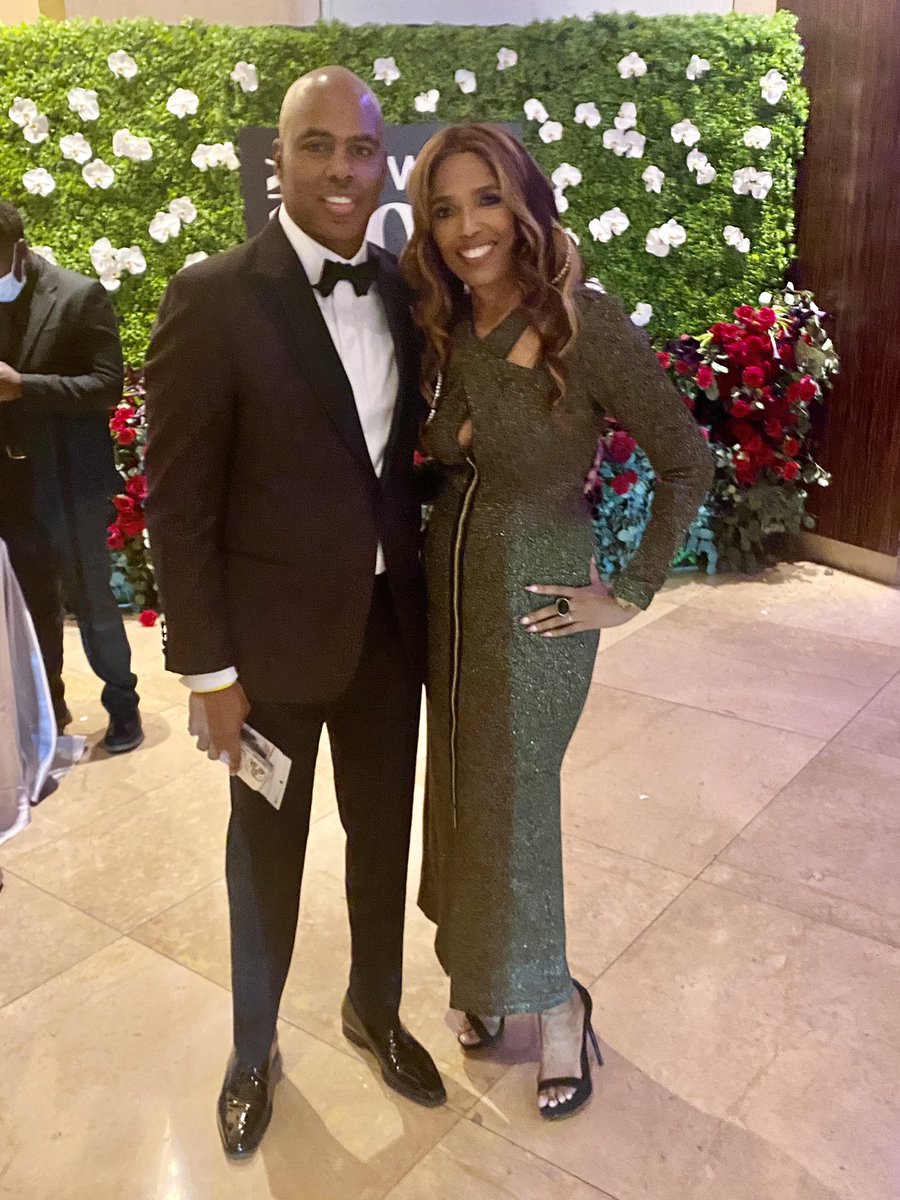 ArevaMartin's tweet photo. Bravo to the honorees at @EBONYMag #EbonyPower100 S/O to my friend @KevinFrazier #BlackExcellence personified! https://t.co/vWqC7I8ZeU