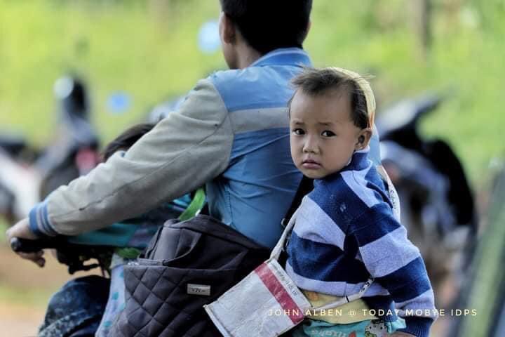 YoeKo7's tweet photo. Images of Locals leaving their hometown MoeByal on Oct 24 after SAC launched offensive continuously n attacked with heavy weapons in neighbourhood. Thousands have become refugees within a day again. 

#Oct24Coup
#WhatsHappeningInMyanmar https://t.co/OFBd79m0kJ