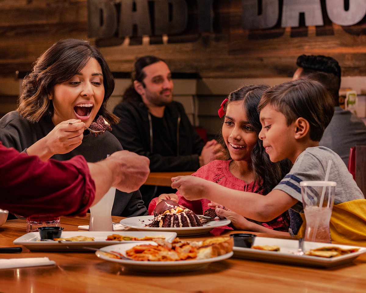 ChilisUAE's tweet photo. You always gotta have #MoltenChocolateCake when you dine-in at #ChilisUAE. https://t.co/0aCczyyQxv