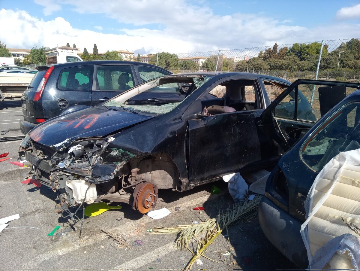 Asun1972's tweet photo. Hoy en el parking del Rafal Nou (al lado del Seminario). ¿Qué es un aparcamiento o un desguace? Zona con dificultad para aparcar
@ajuntpalma @policiadepalma https://t.co/ybFCtMmk33