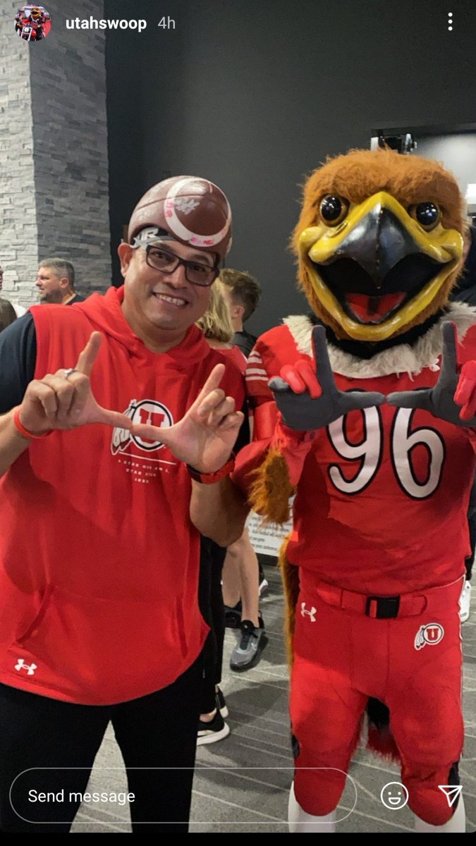 EspanolUtah's tweet photo. @Beavs_ESP @caraleones54 @BennyBeaver @SwoopHawk Haha..@SwoopHawk es el Mejor y my number 1 #GoSwoop ❤🖤❤ https://t.co/LuU08EBKVR