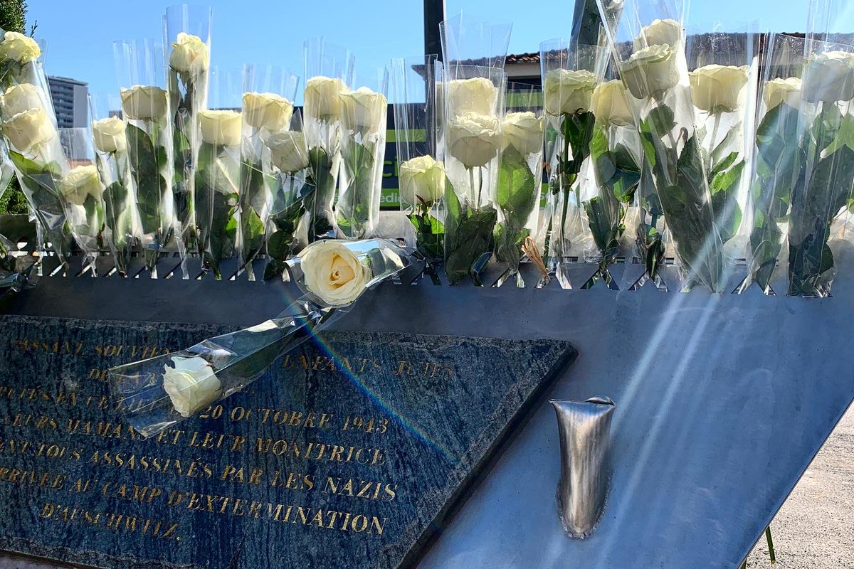 GaetanKhelifa's tweet photo. Ce matin, aux côtés de @JosephaCOLIN, j’ai assisté pour la première fois, à la cérémonie commémorative en mémoire aux 30 enfants juifs Marseillais déportés à #Auschwitz. 
#DevoirDeMemoire #NePasOublier https://t.co/YLf1y4CfwA