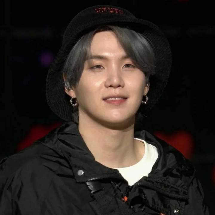 MinChery's tweet photo. Suga in permission to dance on the stage 

I'm in love with him 

@BTS_twt https://t.co/bfKEfoj1X4