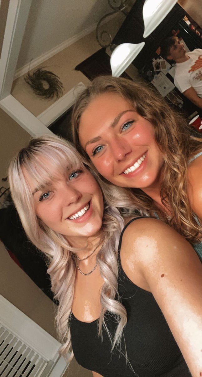 RifeStorm's tweet photo. Happy birthday gorgeous, we gotta hang soon 💕 @j_smalley_1334 https://t.co/S0QID8ABJh