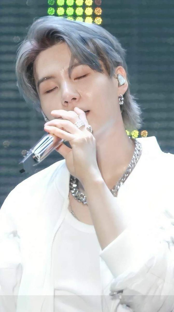 MinChery's tweet photo. Suga in permission to dance on the stage 

I'm in love with him 

@BTS_twt https://t.co/bfKEfoj1X4