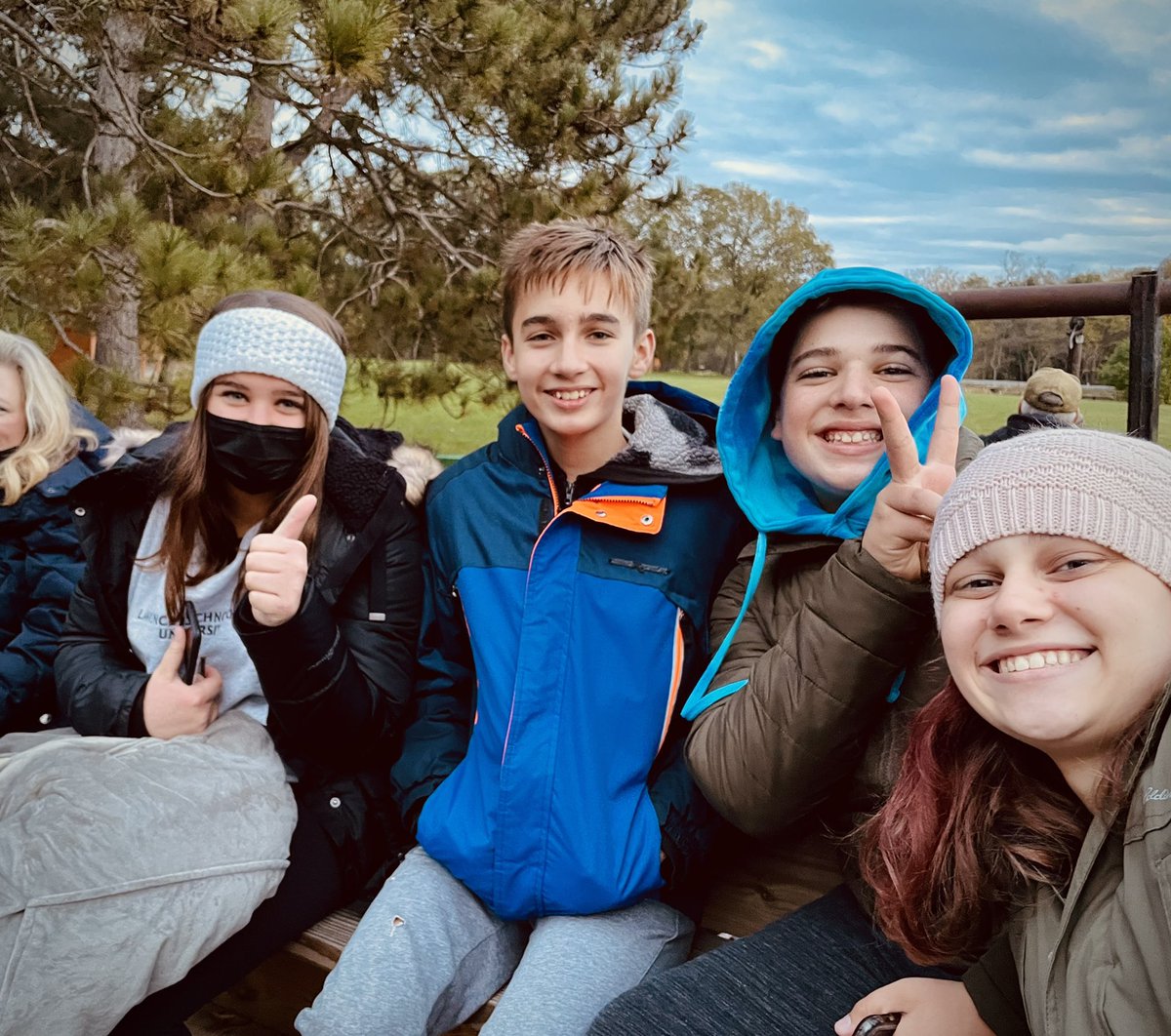 buffach1's tweet photo. Bonding and team building Friday night on the Waldon 8th Grade Chorale Hayride! #AlwaysLakeOrion #teambuilding @WaldonMS @LkOrionSchools https://t.co/gpbHFA1OTz