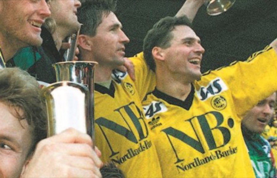 NoruegArg's tweet photo. 🏆 Hoy se cumplen 28 años de la consecución de la segunda copa de Noruega, y la última hasta el momento, del @Glimt. Fue en un partido contra el @godset partido que hoy, curiosamente, se va a repetir. 🟡⚫️ https://t.co/oLiCdVZqg6