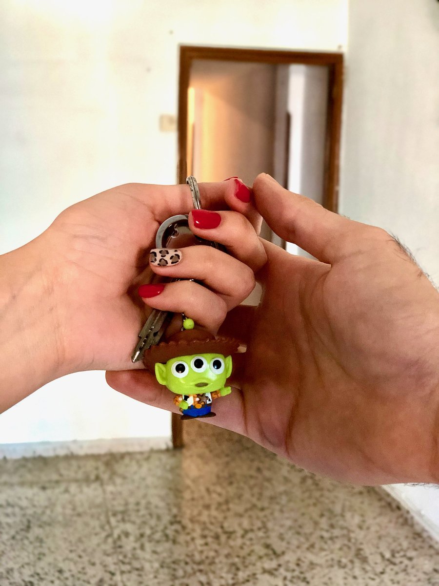 PabloAsekas's tweet photo. Este año os dije que uno de mis objetivos era comprar una casa. Mi pareja y yo hemos trabajado mucho para lograrlo y os podemos contar felizmente que lo hemos cumplido. Ahora toca reformarla y dejarla a punto para poder vivir en ella. Se vienen curvas 😁 https://t.co/9YXh69m9Rp