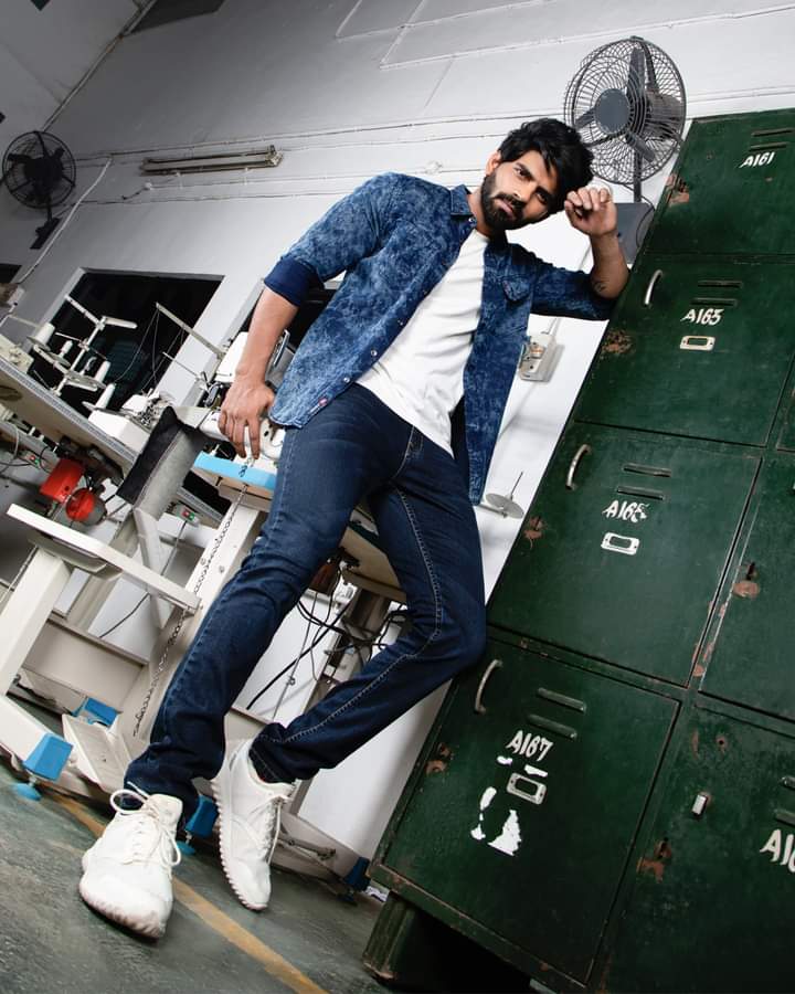 GenuineBala's tweet photo. Be like a symbol of everyday style and let your stylistic attributes enhance your best features, uplift your mood and elevate not just your life, but even of those around you.
#BalajiMurugaDoss styling it up with Derby!
#DerbyMen #FashionStyle #StyleUpWithDerby #GetStyled https://t.co/icuWQwGZ44