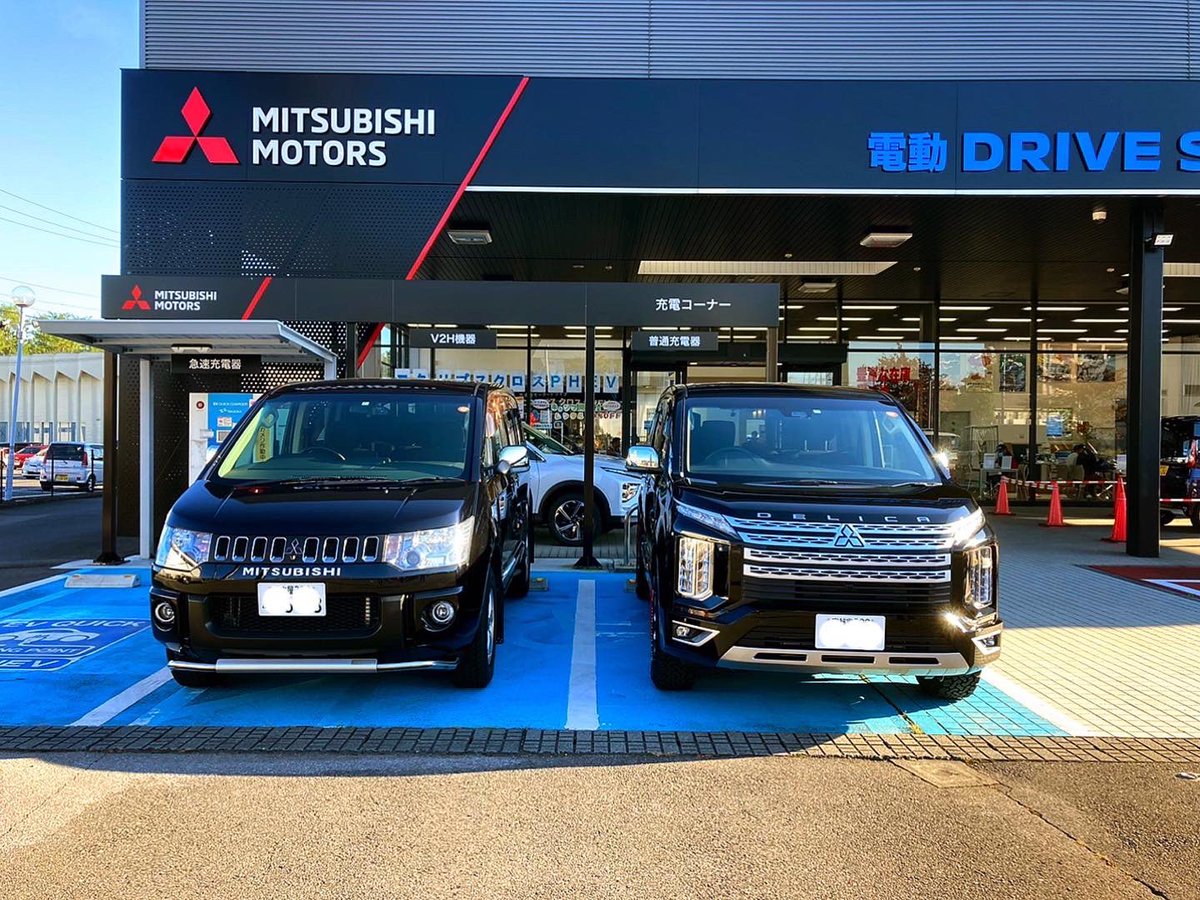 hide_Ikkyu's tweet photo. 本日、穏やかな秋晴れに恵まれた日に、納車日を迎える事が出来ました。
旧デリカD5から新型デリカD5に乗り換えました。😊
#デリカd5 https://t.co/mmabnQshcN