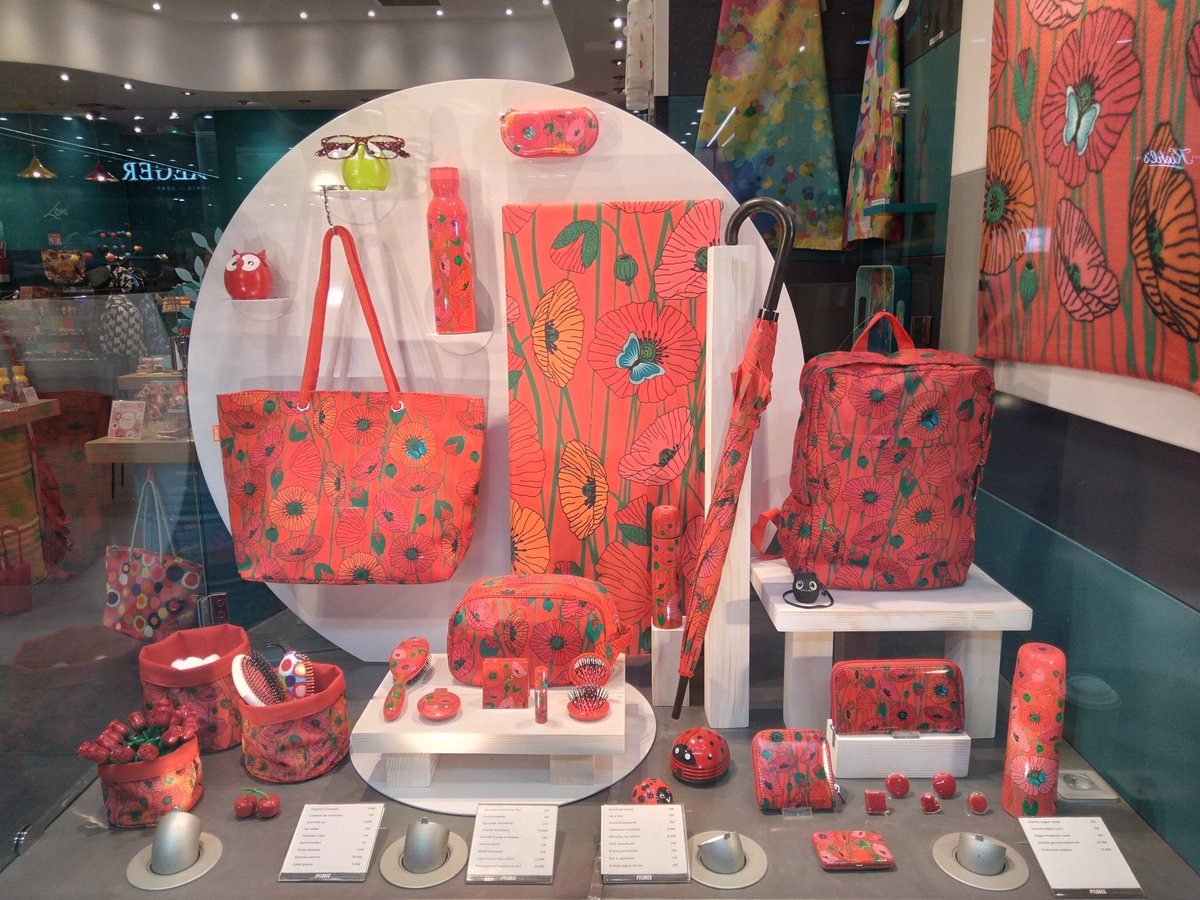 Je ne fais jamais de publicité, mais là j'avoue que <a href="/PylonesFrance/">Pylones</a> donne envie de tout acheter pour égayer nos mois hivernaux... ! 🤩