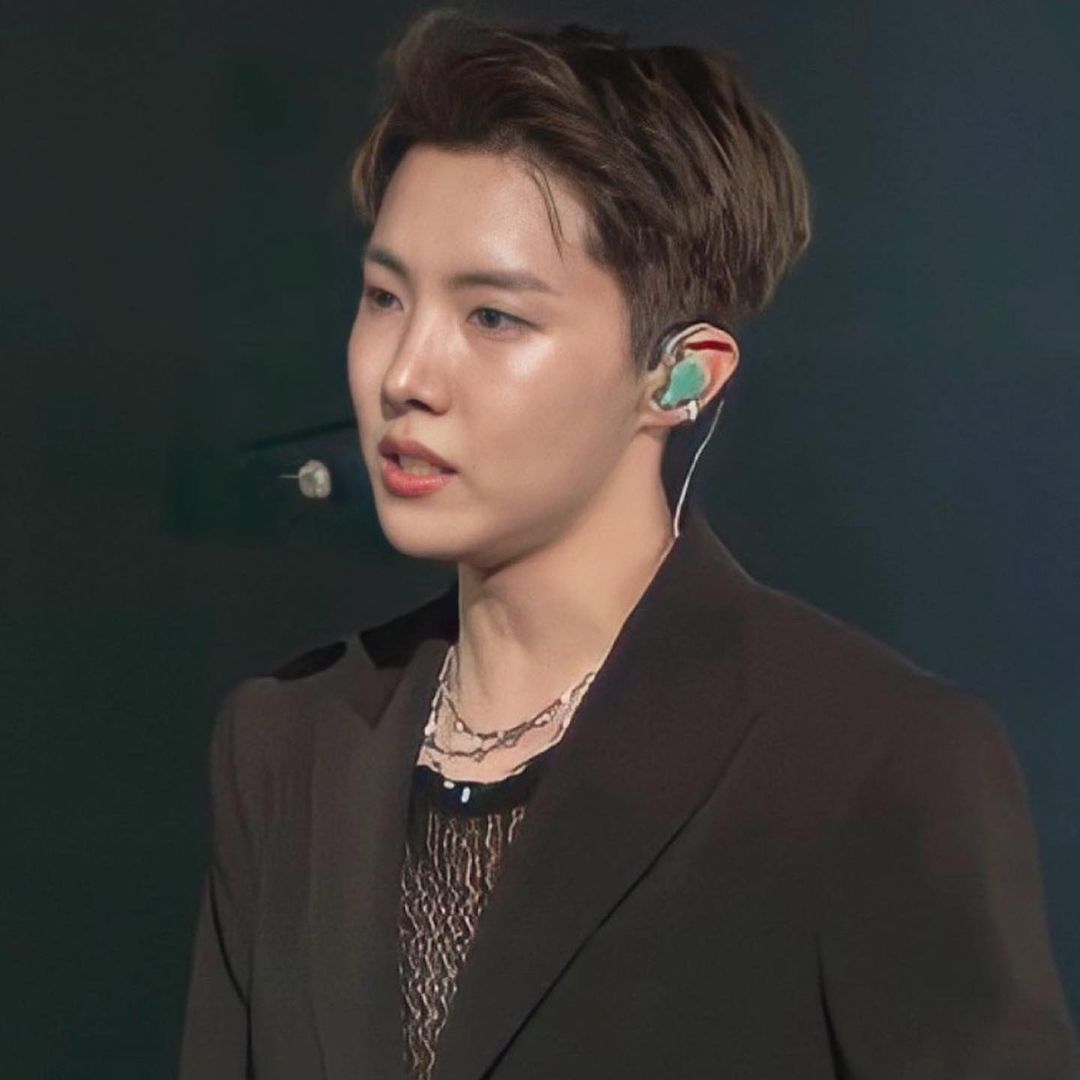 zluv_taeby's tweet photo. Jhope jidatan gilaa sihh cakep banget njirr 

 BLOOD SWEAT AND TEARS 
#PermissionToDanceOnStage #PTDonStage #PTD_ON_STAGE https://t.co/ZwVLgSAeag