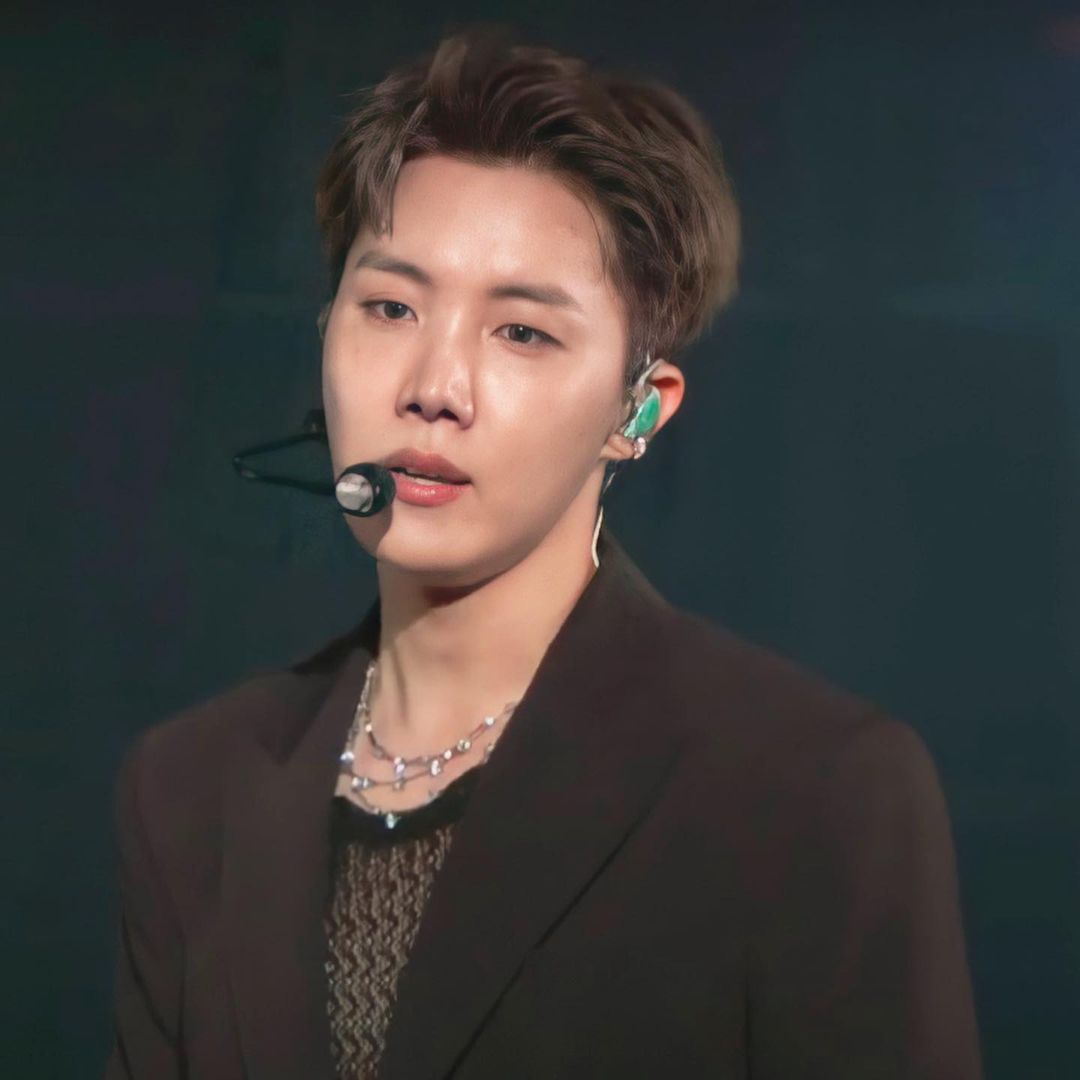 zluv_taeby's tweet photo. Jhope jidatan gilaa sihh cakep banget njirr 

 BLOOD SWEAT AND TEARS 
#PermissionToDanceOnStage #PTDonStage #PTD_ON_STAGE https://t.co/ZwVLgSAeag