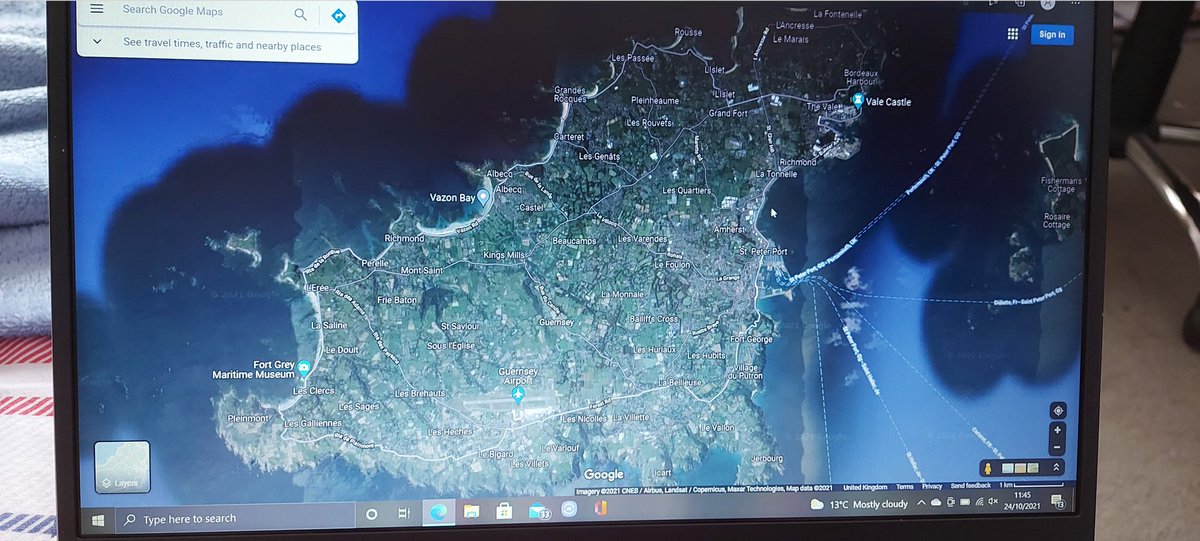 BorderlandCally's tweet photo. Enforced quiet day thanks to #CovidIsolation so decided to go on a road trip via #googlemaps
First stop #CoboBay #GuernseyCI #CHOGS 
Only problem there's only photo stops &amp; not street view.
Learnt my routes in #JerseyCI before I got there thanks to them 😊 #didmyhomework https://t.co/xaa8xu4wgJ