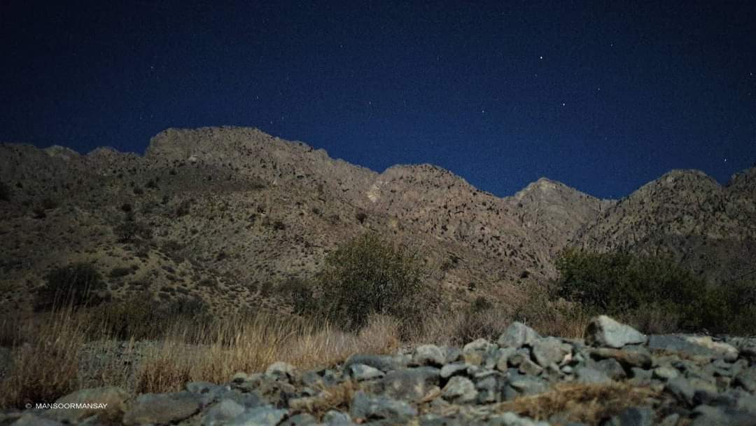tourism_archive's tweet photo. نی گہوش ھوس مہرئنا دا چلتنی بالاد اتو تینا
برک خڑکا ذرس نے ای خنیو جانان اڑے قربان۔
📸@exorerseye
#mansoormansay #travellife #mountains #discoverbalochistan  #unseeenbalochistan #manibalochistan #kanabalochistan #explorerseye #hiker #chiltan #moonlovers #moonlight https://t.co/Ya9lLm7ebv