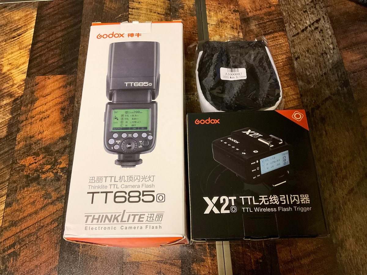 Tetsukuzu30's tweet photo. 買っちった
#Godox #TT685 #X2T #来週までにいろいろ試す https://t.co/RUjdCR5tv3