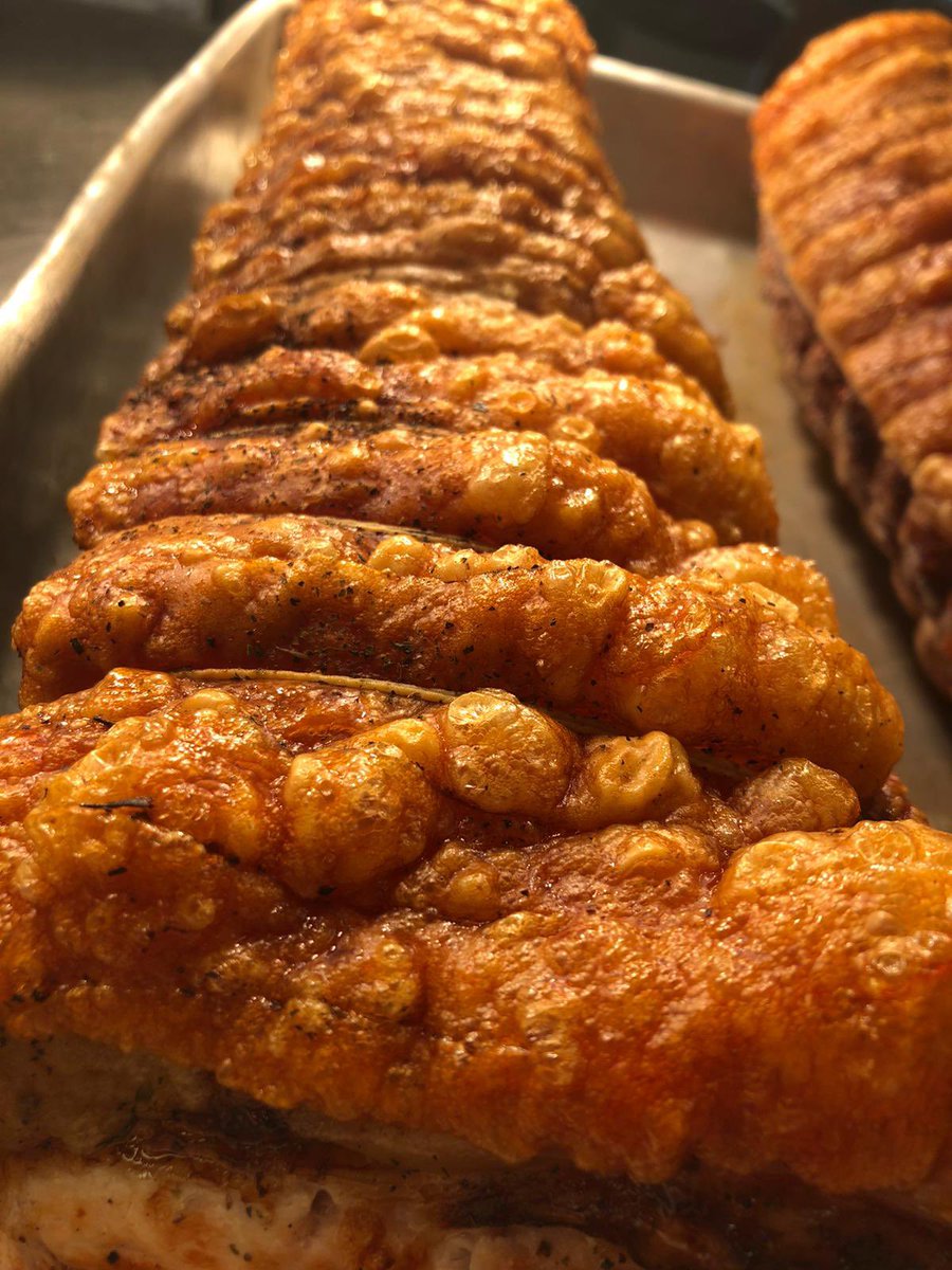 inn_s_stainley's tweet photo. Just one of the 4 roast meats in todays menu and look at the crackling on that!
Join us all day today from 12pm till 8pm
💻 https://t.co/i7yDUGCLVZ
☎️ 01423 779060
#WeLoveSundays #SundayLunch #SundayGoals #familytime #Harrogate #Ripon #knaresborough #number36 #dogfriendly https://t.co/VvTV5Qi2G3