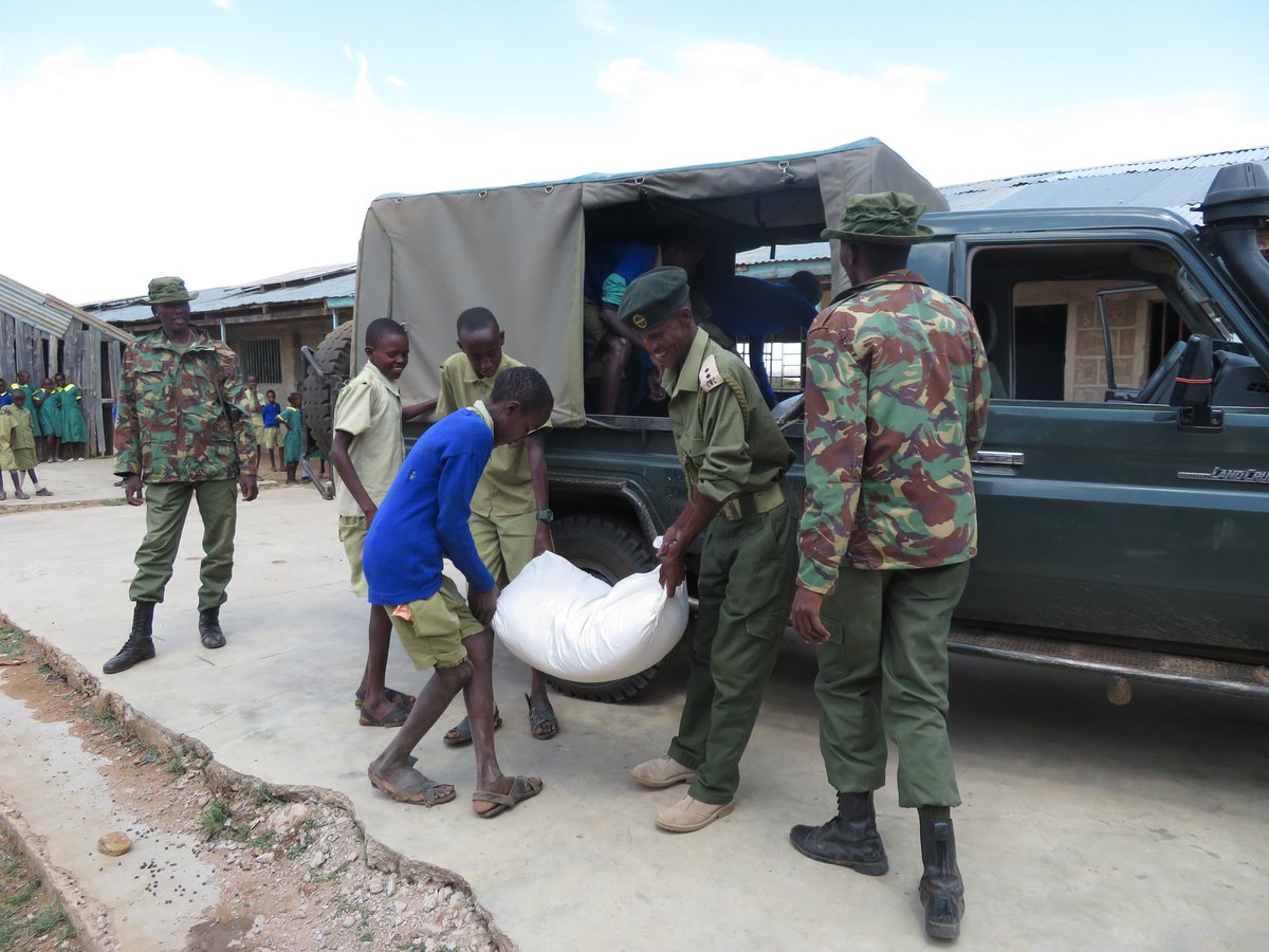 NaibungaC's tweet image. During our visit, we observed several challenges in our schools especially hunger among the pupils in primary level, this week our #Rangers donated part of their rations in form of porridge flour to sustain these pupils for atleast 3 months.@NRT_Kenya @feedthechildren @KWCAKenya