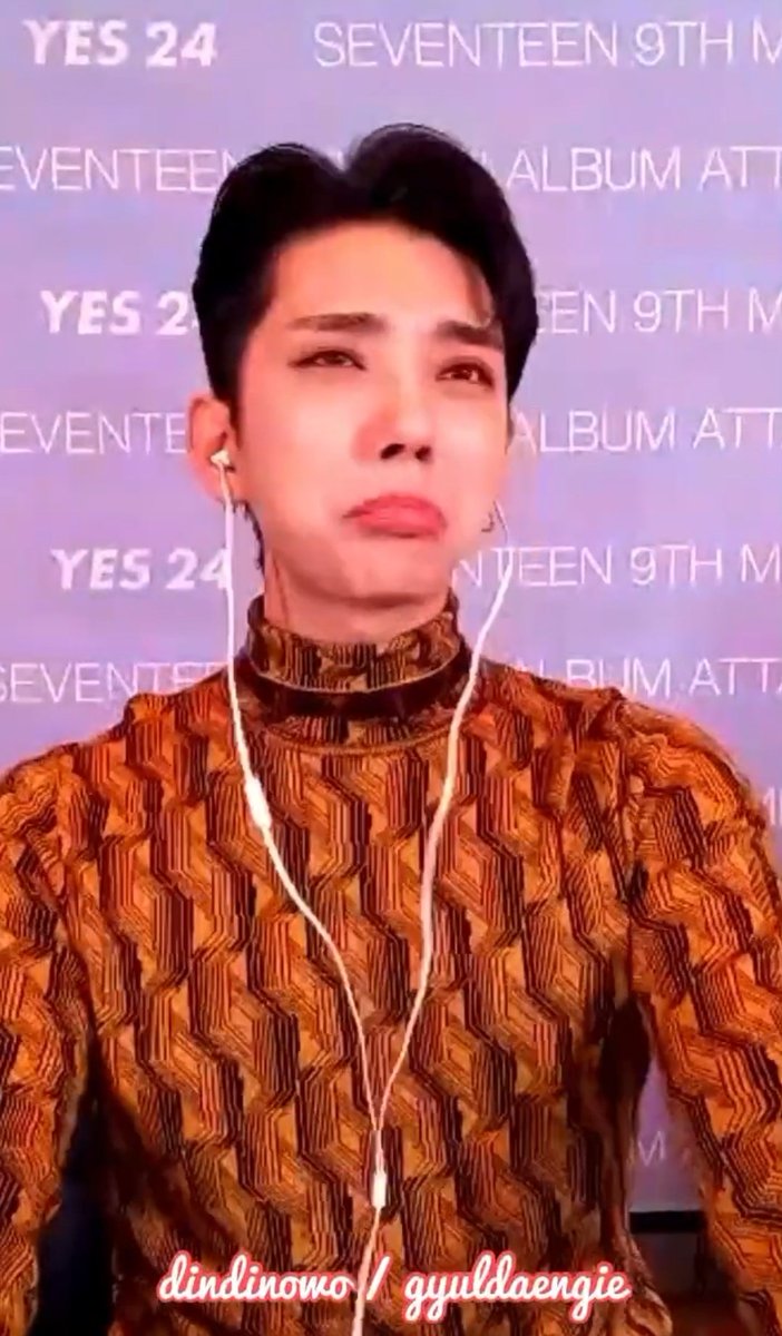 jeongshuah's tweet photo. LOOK AT HIS CUTE EXPRESSION while saying it wasn't his idea to take his shirt off for op 1 😭 a babie https://t.co/vNShLsiczO