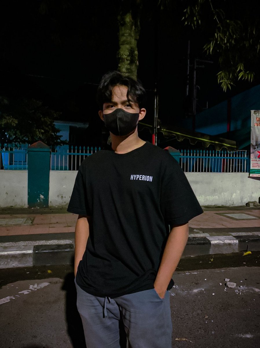 Ryanrestu11's tweet photo. Habis gondrong terbitlah comma https://t.co/8mQMj1UPZW
