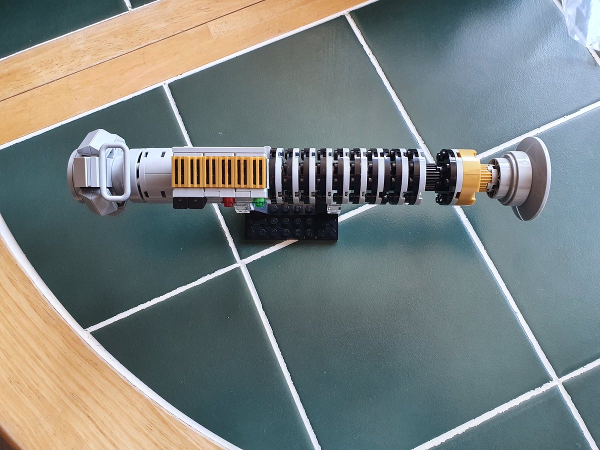 Slothizard's tweet photo. @HamillHimself got this at a Brick Builders convention and thought you'd appreciate this 😁😁 MTFBWY!! #lightsaber https://t.co/RhFfgOGbLa