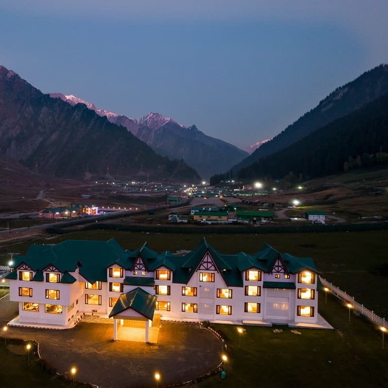 highend360's tweet photo. Country Inn and Suites by Radisson, Sonmarg, Jammu and Kashmir. #highend360 https://t.co/rew6h6nBAP