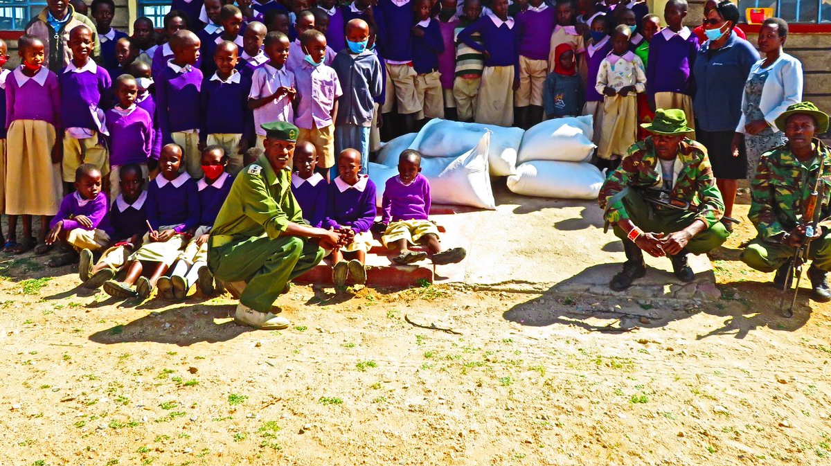 NaibungaC's tweet image. During our visit, we observed several challenges in our schools especially hunger among the pupils in primary level, this week our #Rangers donated part of their rations in form of porridge flour to sustain these pupils for atleast 3 months.@NRT_Kenya @feedthechildren @KWCAKenya