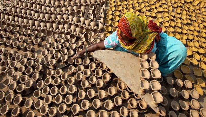 sbajpai2811's tweet photo. @narendramodi #दिवाली is coming, please do ur shopping from such people who can Celebrate #Diwali from ur Money

THINK ABOUT THEM:)

This Diwali SPREAD HAPPINESS😍

Make this #DiwaliSpecial for potters. Buy Diya’s from potters instead of Chinese Lights

#VocalForLocal #Diwali2021 #MadeinIndia https://t.co/TtmGpl9upG
