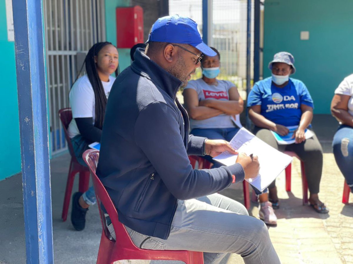 MalusiBooi's tweet photo. Training @Our_DA activists for Election Day. Please vote DA on the 1st November cause #DAGetThingsDone https://t.co/1VLCd4vVWr