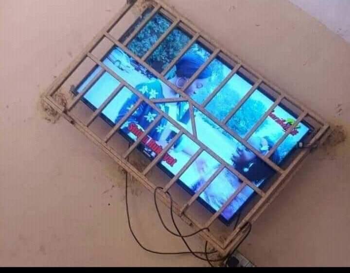 rahimthekhan1's tweet photo. Situation in India RN😂

#PakvsIndia https://t.co/eSII8BSd3H