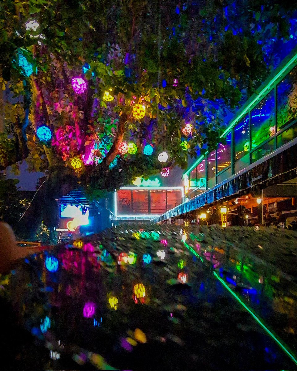 davidstloh's tweet photo. Regardless if it is heavy rain, we support our local pubs.
#simplypenang #effortlesslycharming #pokok #delicious #BeTheBestThatWeCanBe
NOT #bethecheapestthatwecanbe https://t.co/bsRa3bpzRr