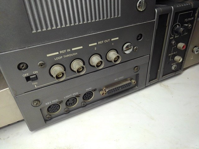 toshitada1973's tweet photo. SMC-70をベースに、放送事業向けの装備を持ったのが70Gだよ。重装備感がたまらないね。
#SMC70G https://t.co/KgX2vkDp0V