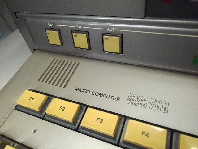 toshitada1973's tweet photo. SMC-70をベースに、放送事業向けの装備を持ったのが70Gだよ。重装備感がたまらないね。
#SMC70G https://t.co/KgX2vkDp0V