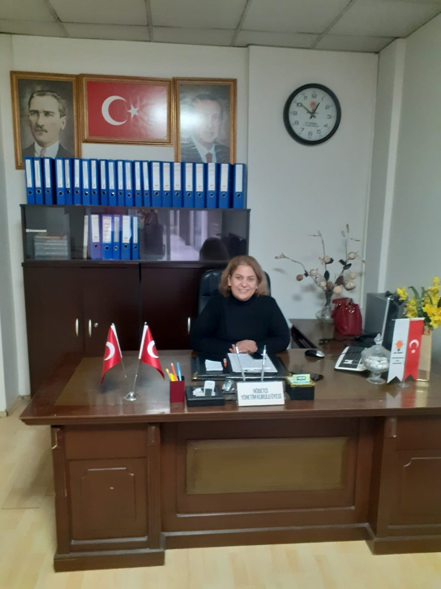 Küçükçekmecemiz için; Bugün İlçe Başkanlığımızda Nöbetçimiz; İlçe Yönetim Kurulu Üyemiz
Sn.Nazen KOÇAK.
Soru, görüş ve önerileriniz için: 
(0212) 424 20 20

#AkParti
#RecepŞencan 
#İnandığınYoldaYürü
#DurmakYokYolaDevam