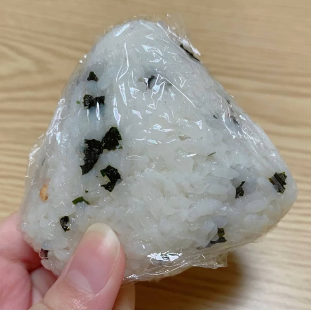 yputftproject's tweet photo. こんにちは!yputftproject です☀️
今日は、しゃけわかめおにぎりを作りました🍙
おにぎりは作っても買ってもOKです☺️
#OnigiriAction を通して子供達に笑顔を届けてみませんか??😆🌈
#yputftproject #ypu #山口県立大学 #OnigiriAction #おにぎりアクション https://t.co/P4Db59ispd