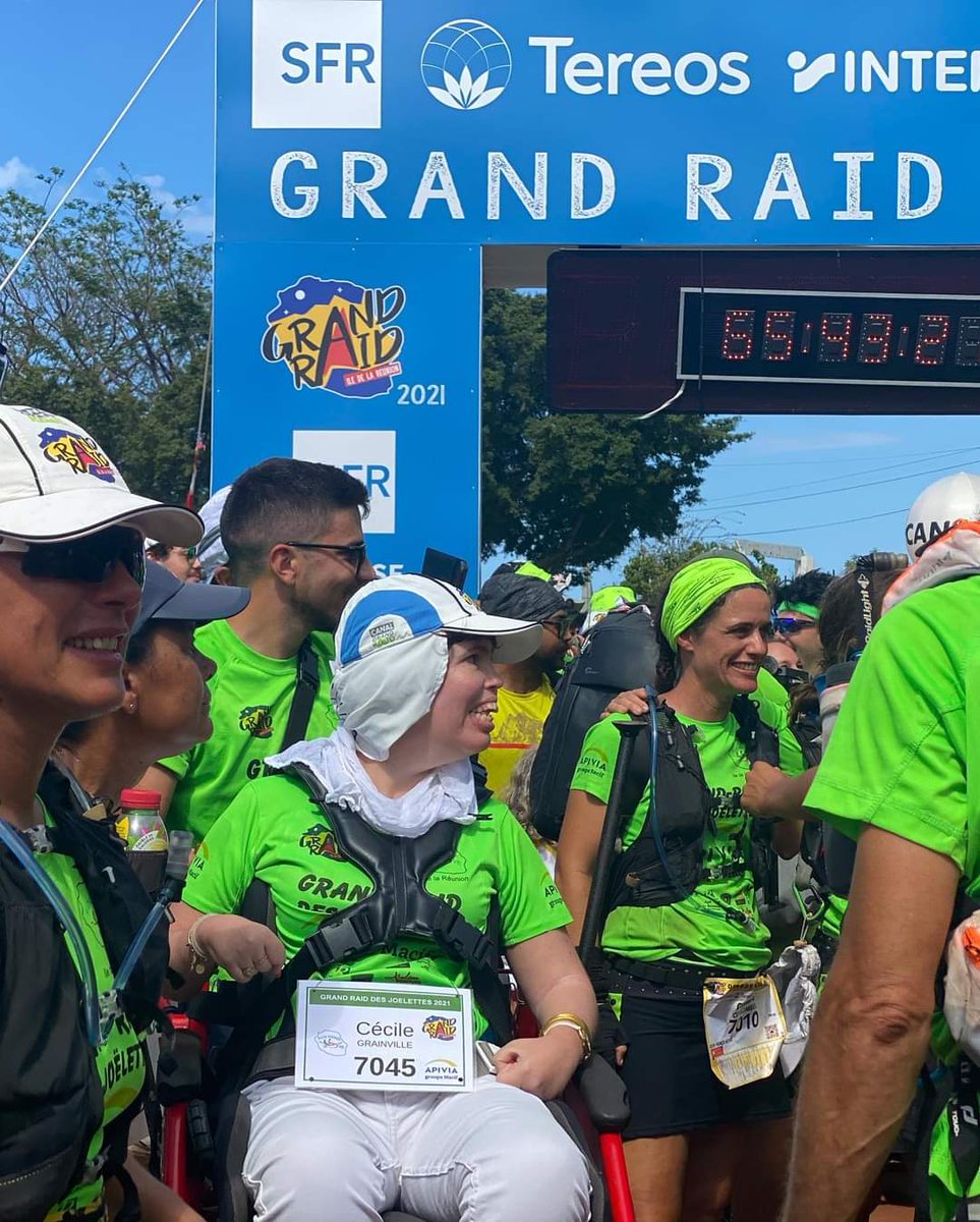 outremers360's tweet photo. #LaRéunion La team Joelette #runhandimove franchit la ligne d’arrivée du #GrandRaidReunion 🇷🇪 sous les applaudissements d’une foule émue 🎉🏆 #grandraidreunion #Ultratrail un clin d œil pour cette action inclusive.
📸 Grand Raid Réunion Officiel https://t.co/8POToZUquZ