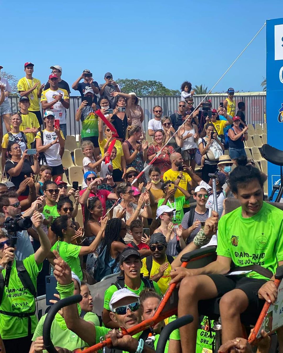 outremers360's tweet photo. #LaRéunion La team Joelette #runhandimove franchit la ligne d’arrivée du #GrandRaidReunion 🇷🇪 sous les applaudissements d’une foule émue 🎉🏆 #grandraidreunion #Ultratrail un clin d œil pour cette action inclusive.
📸 Grand Raid Réunion Officiel https://t.co/8POToZUquZ