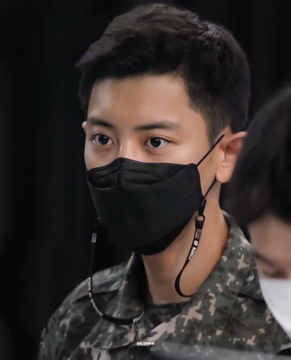 92LOOKS's tweet photo. #찬열 https://t.co/pqymydwnfA