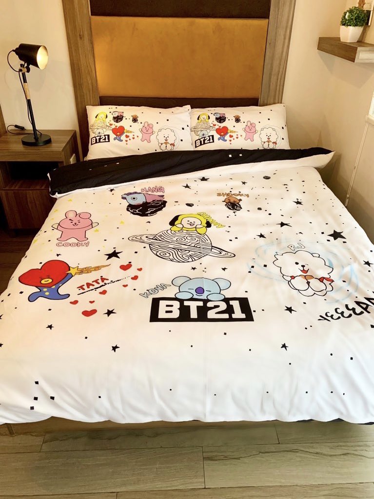 TelaFinds's tweet photo. On hand! 💜 #bts #friends https://t.co/NrzeHmekzj