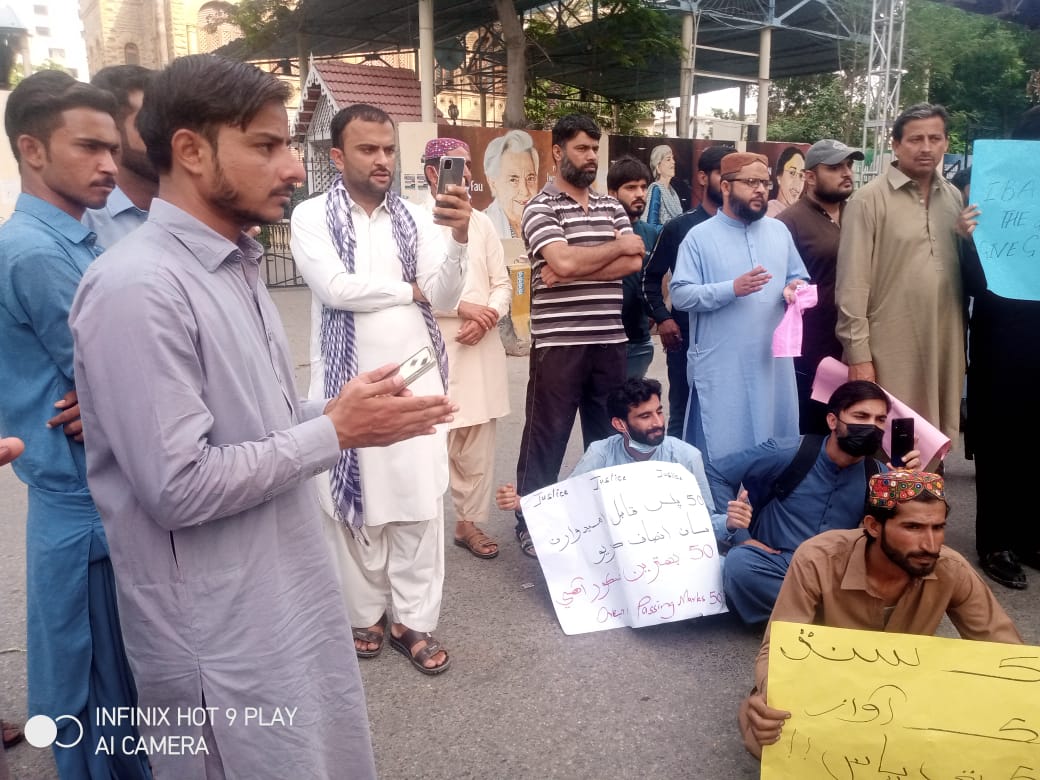 ASIFSHA60842393's tweet photo. Youth of Sindh at Roads for their just Demands. Dont do injustice with us 
Passing Marks Should Be 40 
We want justice 
@BBhuttoZardari
@sardarshah1 @MuradAliShahPPP
#AppointAll40PlusCandidate 
@SoomroJameel https://t.co/bNQQUbYfdI