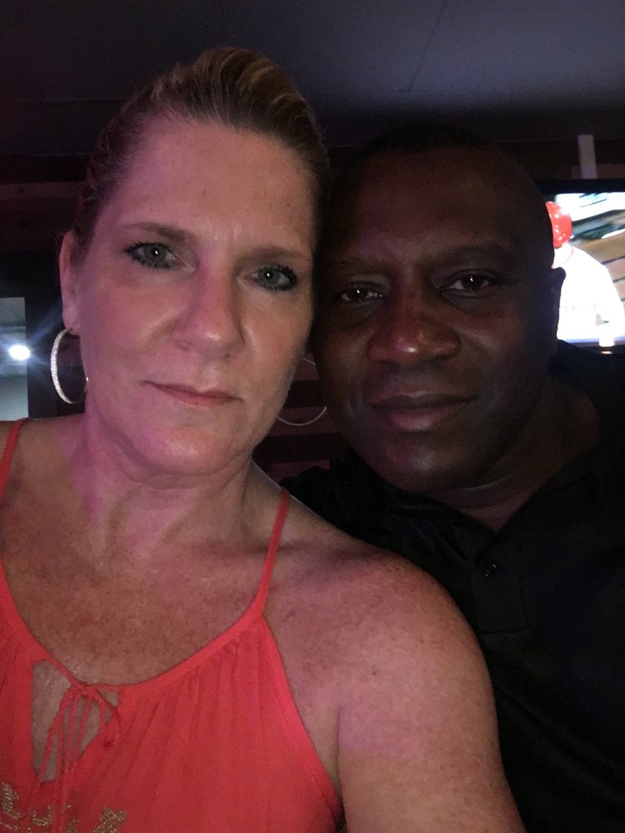 sianddevsmom510's tweet photo. Happy Anniversary! 29 years and forever to go!!!😘😘😘 https://t.co/FPxlDICegS