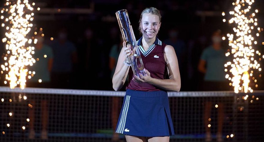 BenoitMaylin's tweet photo. Autant vous dire que Kontaveit 👑 de Moscou adore Alexandrova! 
-Ostrava 2020: Alexandrova mène 5/2 au 3ème set, a 2 balles de match et perd!
-Moscou 2021: Alexandrova mène 6/4 4/0, perd 7 jeux d’affilée, sert pour le titre à 5/4 au 3ème set, est à points de la victoire et perd! https://t.co/8hkkmD74Ir