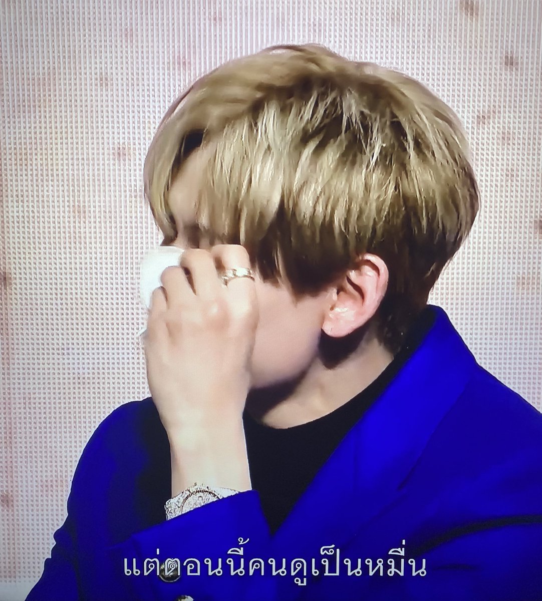 aeiaoey's tweet photo. น้องบอกว่า ผมขอบคุณอยู่เสมอเลยครับ คิดถึงเมมเบอร์ด้วย คิดถึงครอบครัวด้วย พอได้เจอแฟนๆก็ได้เอเนอร์จี้ เป็นอะไรที่ปลอบประโลมใจมากๆ อยากขอบคุณทุกคน ช่วงนี้เหนื่อยมากๆ ได้เห็นวีดีโอนี้แล้วเป็นกำลังใจที่ดีมากๆ 😭😭😭😭😭 มุเกี๊ยว😭😭 #BamBam1stLIVEriBBon https://t.co/B9Q9SzHalM