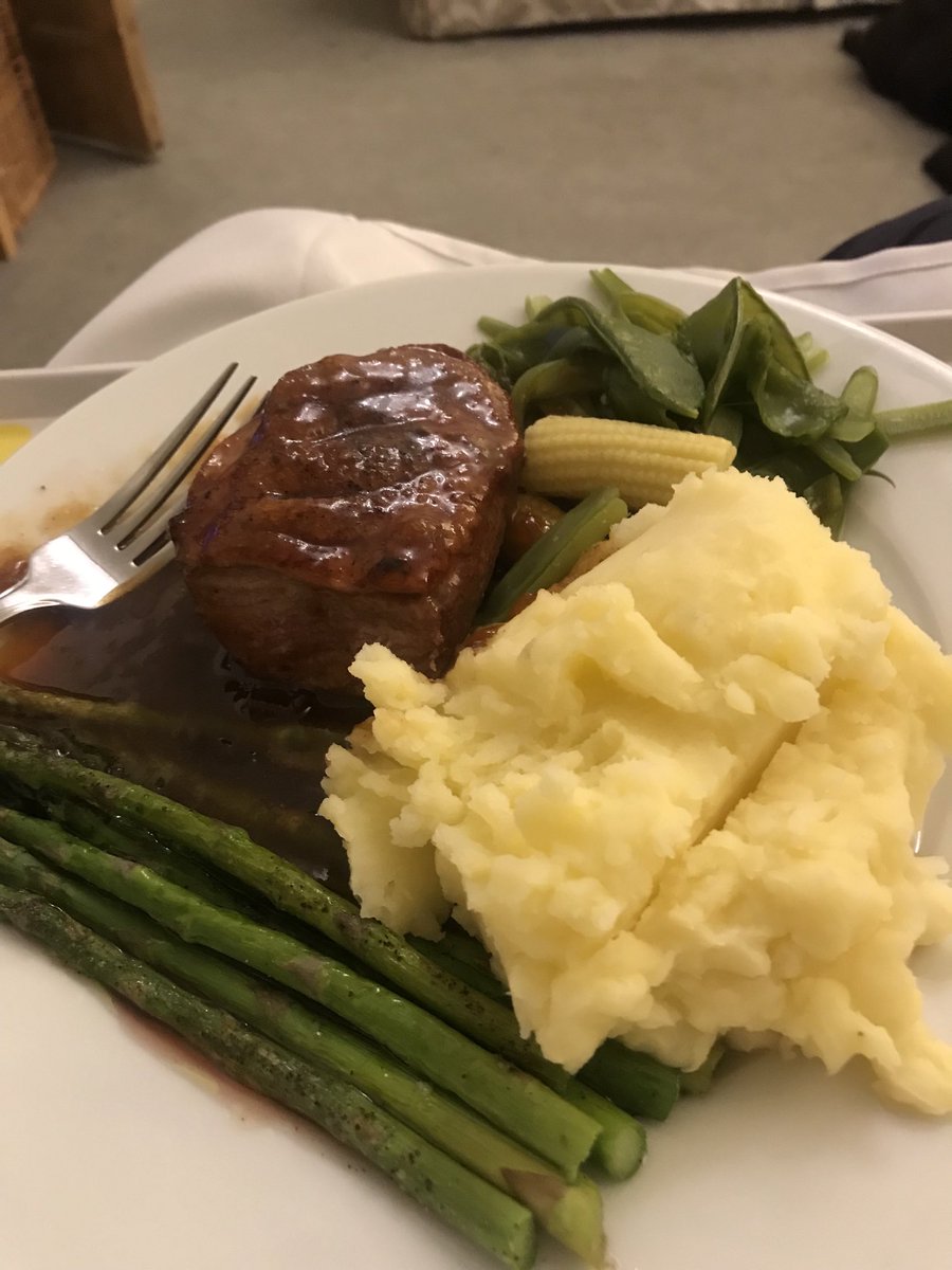 ⁦<a href="/Socksoff1/">Socks off</a>⁩ ⁦<a href="/roreid54/">Robert Reid 🦋</a>⁩ having spent four days in North East ( funeral) I needed some green stuff so with my roast breast of duck and cinnamon plum sauce, mange toute ,sliced beans, baby sweet corn, braised asparagus and buttered mash