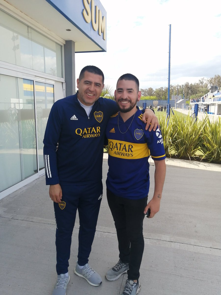 WalHelguero's tweet photo. Conocí a Juan Román Riquelme!
y no encuentro palabras para explicar todo lo que senti en ese momento. Te amo, gracias por ser de Boca  .23/10/21 https://t.co/e2xaDvYOlo