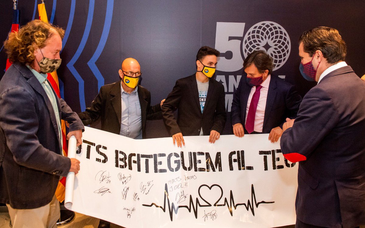FCBhoquei's tweet photo. 👏 La millor visita que podiem tenir avui a la Llotja del Palau!!!

💪 Estem molt contents de veure’t al Palau, Joel! 

💙❤️ https://t.co/E3B99ZYHS5