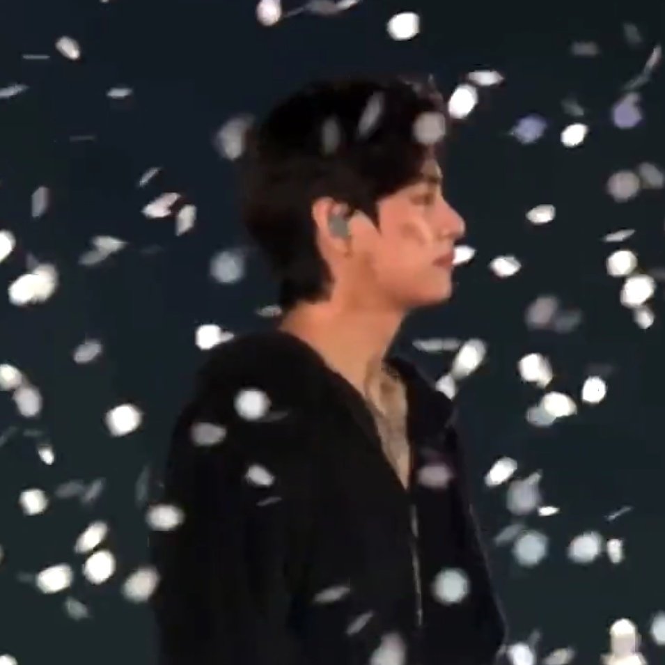flirtaeguk's tweet photo. 🐰: "oh it looks pretty~"
🐯: (the view) https://t.co/7m8aPDa5a1